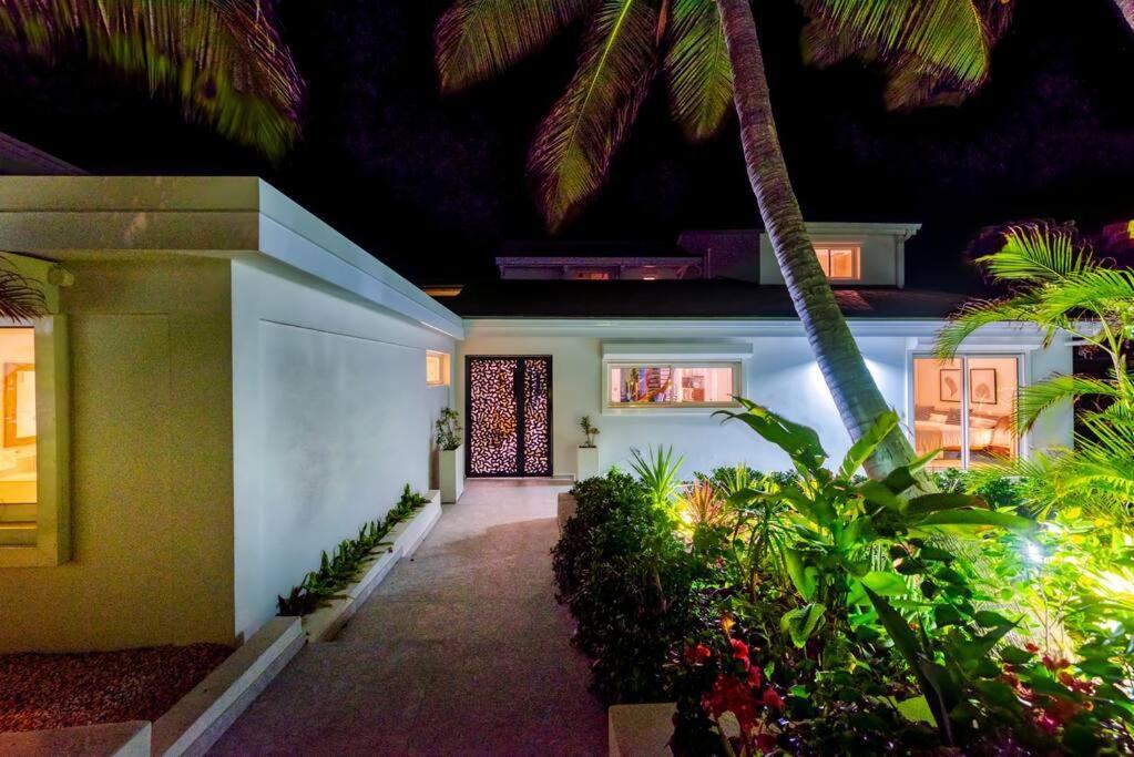 Surfsong Villa- Luxury Water Front Villa For 12 Maho Esterno foto