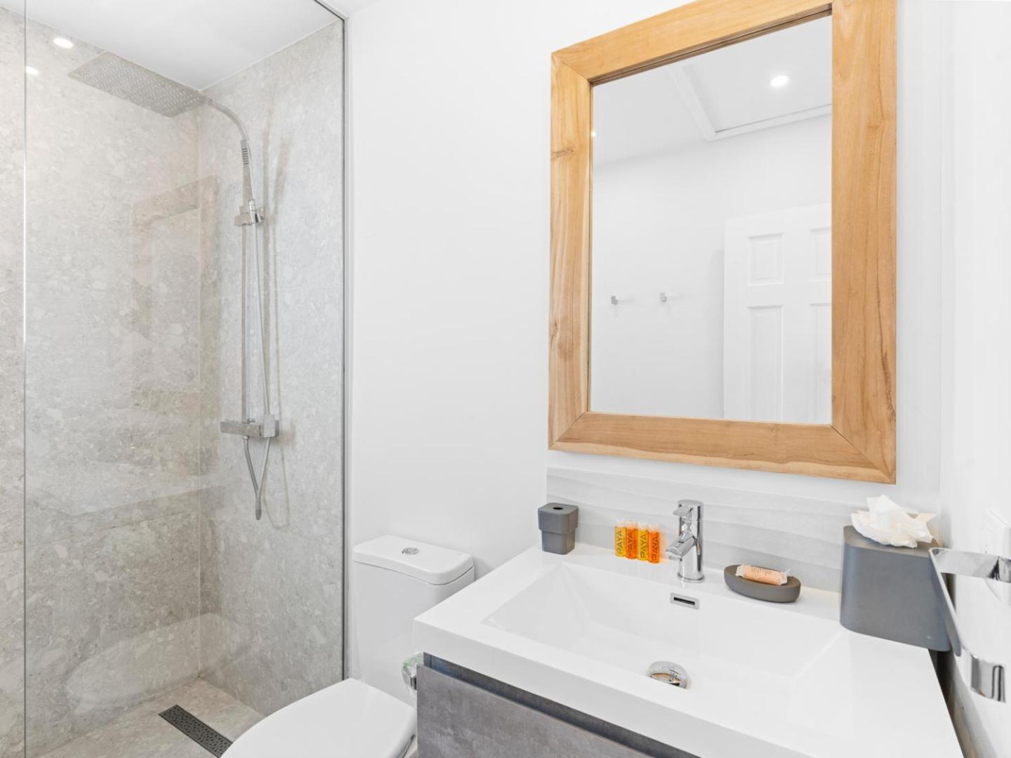 Surfsong Villa- Luxury Water Front Villa For 12 Maho Esterno foto
