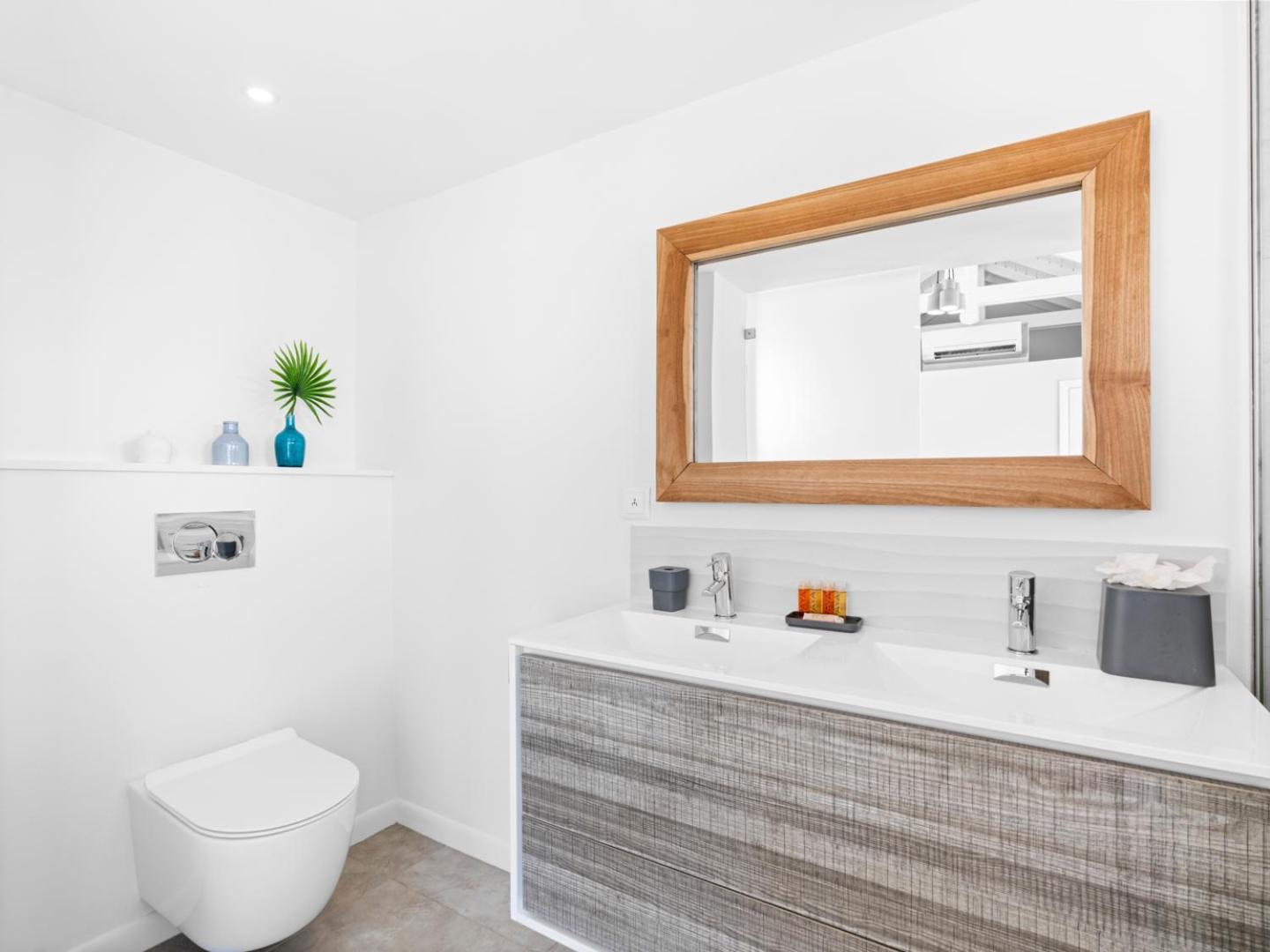 Surfsong Villa- Luxury Water Front Villa For 12 Maho Esterno foto